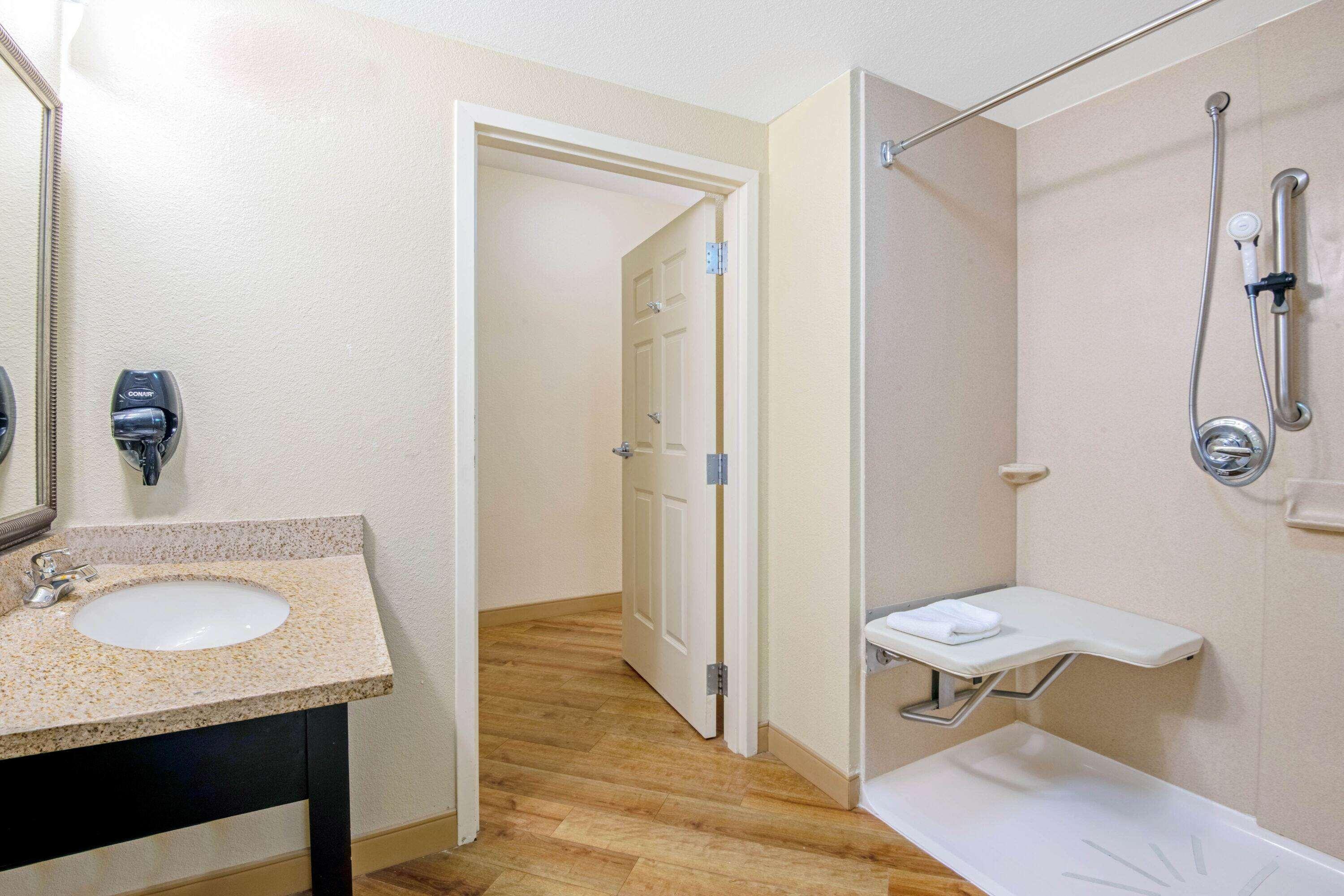 La Quinta By Wyndham Lawton / Fort Sill Exterior photo